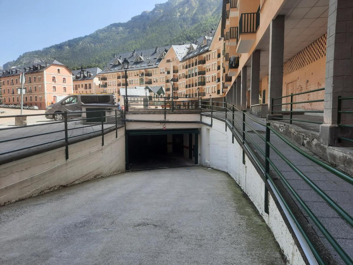 Acogedor y cálido apartamento con vistas a la montaña Canfranc Exterior foto